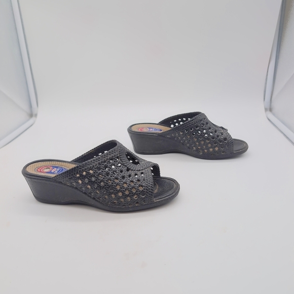 Otafuku Zero Zero Magnetic Black Wedge Sandals - Picture 6 of 7